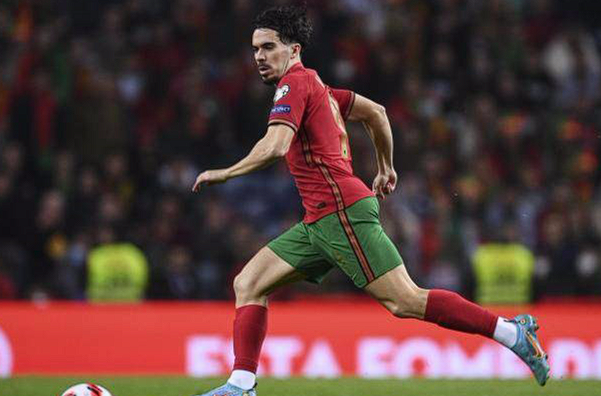 欧冠第7轮：巴黎客场折戟，维蒂尼亚创带球推进新纪录